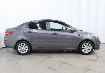 Подержанный автомобиль Kia Rio Sedan 2016 года (7 фото)