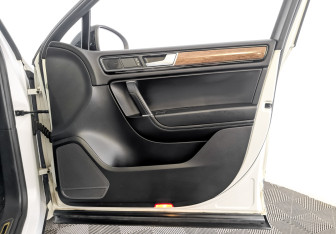 Подержанный автомобиль Volkswagen Touareg 2018 года (25 фото)