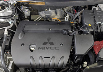 Подержанный автомобиль Mitsubishi Outlander 2021 года (9 фото)