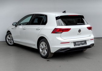 Подержанный автомобиль Volkswagen Golf Hatchback 2020 года (7 фото)