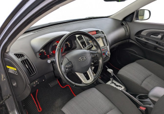 Подержанный автомобиль Kia Ceed Wagon 2011 года (16 фото)