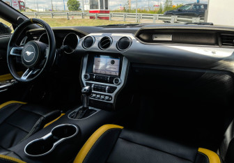 Подержанный автомобиль Ford Mustang Convertible 2018 года (9 фото)