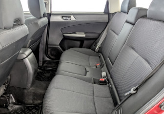 Подержанный автомобиль Subaru Forester Suv 2012 года (12 фото)