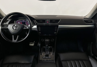 Подержанный автомобиль Skoda Superb Liftback 2018 года (12 фото)