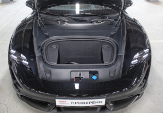 Подержанный автомобиль Porsche Taycan 2021 года (9 фото)