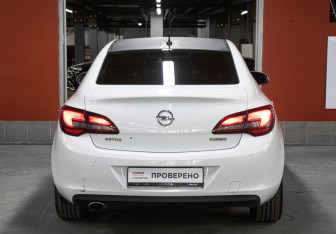 Подержанный автомобиль Opel Astra Sedan 2012 года (6 фото)