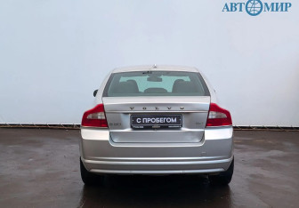 Подержанный автомобиль Volvo S80 2011 года (6 фото)