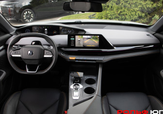 Подержанный автомобиль Changan UNI-V 2023 года (12 фото)
