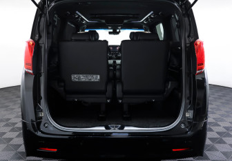 Подержанный автомобиль Toyota Alphard 2019 года (9 фото)