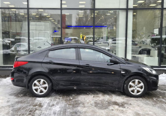 Подержанный автомобиль Hyundai Solaris Sedan 2013 года (4 фото)