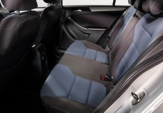 Подержанный автомобиль Volkswagen Jetta Sedan 2013 года (10 фото)