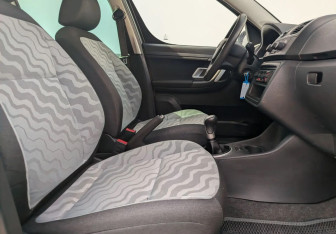 Подержанный автомобиль Skoda Roomster 2009 года (11 фото)