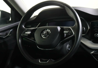 Подержанный автомобиль Skoda Octavia Liftback 2021 года (11 фото)