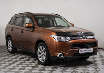 Подержанный автомобиль Mitsubishi Outlander 2012 года (3 фото)