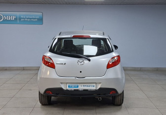 Подержанный автомобиль Mazda 2 Hatchback 2009 года (6 фото)