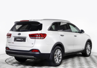 Подержанный автомобиль Kia Sorento 2017 года (4 фото)
