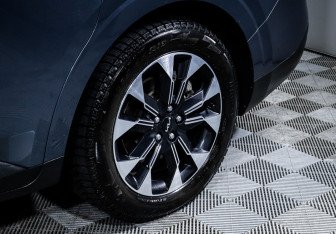 Подержанный автомобиль Kia Carnival 2021 года (15 фото)