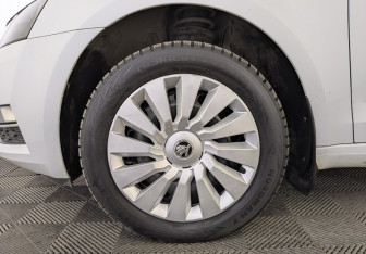 Подержанный автомобиль Skoda Octavia Liftback 2018 года (12 фото)