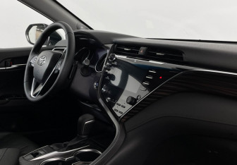 Подержанный автомобиль Toyota Camry Sedan 2019 года (9 фото)
