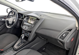 Подержанный автомобиль Ford Focus Hatchback 2016 года (11 фото)