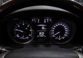 Подержанный автомобиль Toyota Land Cruiser Suv 2015 года (15 фото)