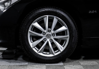 Подержанный автомобиль Infiniti Q50 2017 года (15 фото)