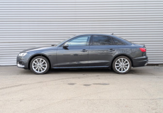 Подержанный автомобиль Audi A4 Sedan 2021 года (8 фото)