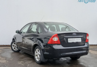 Подержанный автомобиль Ford Focus Sedan 2011 года (7 фото)