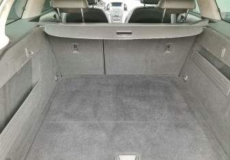 Подержанный автомобиль Opel Astra Wagon 2012 года (9 фото)