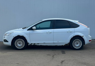Подержанный автомобиль Ford Focus Hatchback 2008 года (8 фото)
