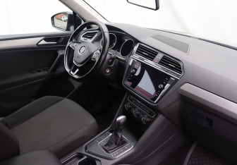 Подержанный автомобиль Volkswagen Tiguan 2019 года (10 фото)