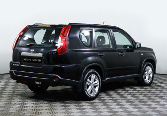 Подержанный автомобиль Nissan X-Trail 2014 года (5 фото)