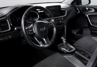 Подержанный автомобиль Kia Ceed Wagon 2019 года (14 фото)