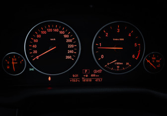 Подержанный автомобиль BMW X3 2013 года (16 фото)