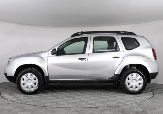 Подержанный автомобиль Renault Duster 2016 года (8 фото)