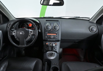 Подержанный автомобиль Nissan Qashqai 2007 года (8 фото)