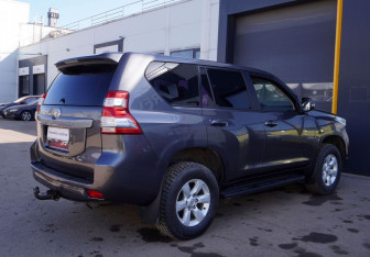 Подержанный автомобиль Toyota Land Cruiser Prado 2015 года (8 фото)