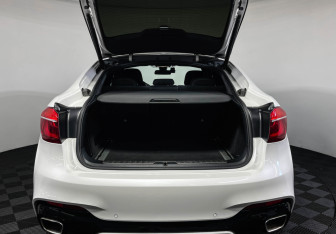 Подержанный автомобиль BMW X6 2018 года (9 фото)