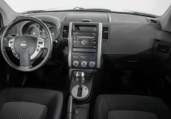 Подержанный автомобиль Nissan X-Trail 2009 года (11 фото)