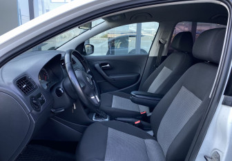 Подержанный автомобиль Volkswagen Polo Sedan 2014 года (16 фото)