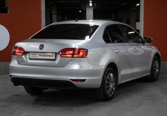 Подержанный автомобиль Volkswagen Jetta Sedan 2013 года (5 фото)