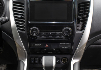 Подержанный автомобиль Mitsubishi Pajero Sport 2020 года (15 фото)