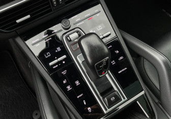 Подержанный автомобиль Porsche Cayenne 2021 года (18 фото)