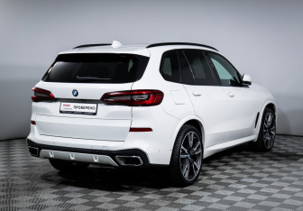 Подержанный автомобиль BMW X5 2019 года (5 фото)