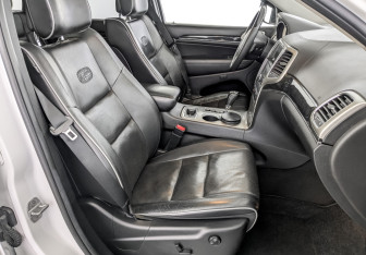 Подержанный автомобиль Jeep Grand Cherokee 2012 года (25 фото)