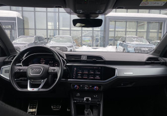 Подержанный автомобиль Audi Q3 2020 года (18 фото)