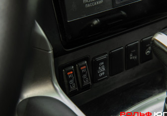 Подержанный автомобиль Mitsubishi Pajero Sport 2018 года (14 фото)