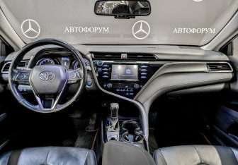 Подержанный автомобиль Toyota Camry Sedan 2019 года (14 фото)