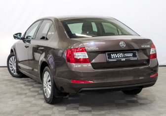 Подержанный автомобиль Skoda Octavia Liftback 2014 года (7 фото)
