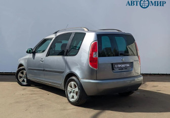 Подержанный автомобиль Skoda Roomster 2009 года (7 фото)